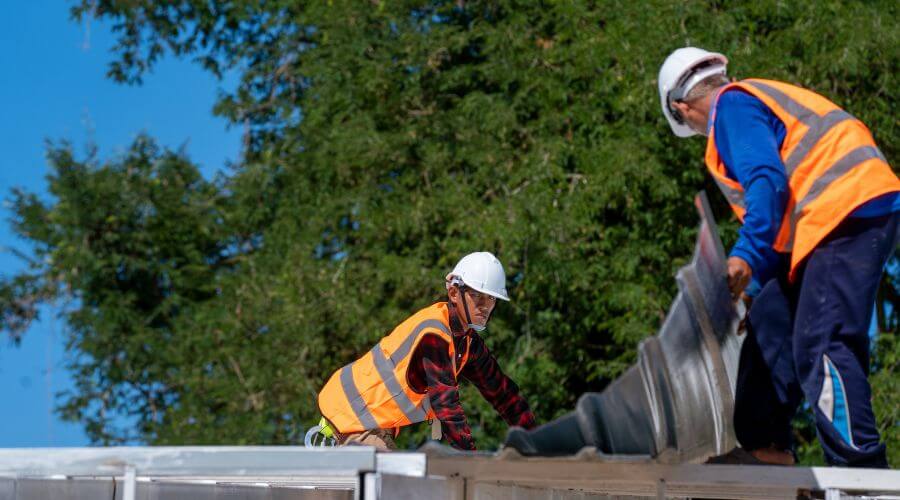 Professional gutter cleaning in Corona, NY